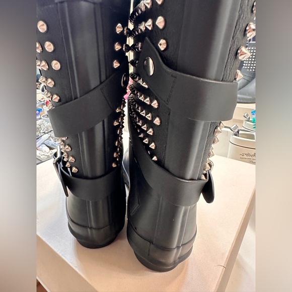 NEW BURBERRY HOLLOWAYS RUBBER BOOTS W SPIKES NEW - Picture 3 of 6